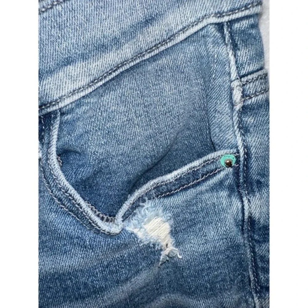 Sneakpeek distressed denim size 5‎